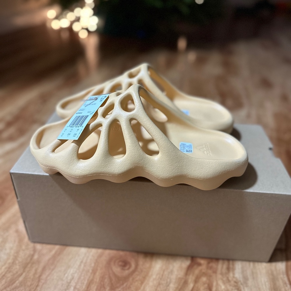 Yeezy 450 Slide Cream 11 BRAND NEW Adidas
100% Authentic off GOAT